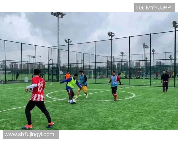 被限流的足球明星背后的故事与困境解析