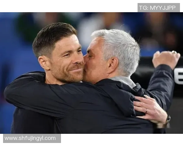 足球明星重聚恩师感人瞬间视频回顾师徒情深岁月如歌